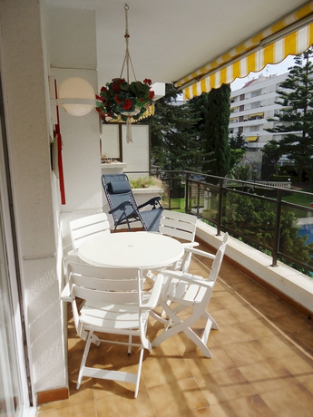 Imagen de la habitación del Hotel Apartamentos Alba Park Fenals. Foto 1