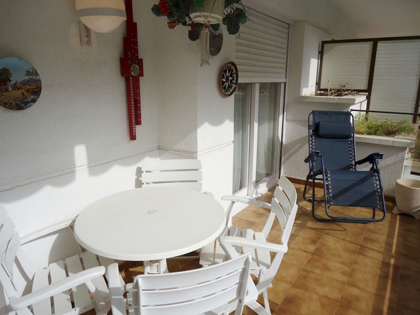 Imagen de la habitación del Hotel Apartamentos Alba Park Fenals. Foto 2