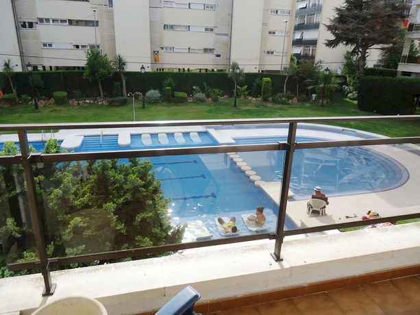 Imagen de la piscina del Hotel Apartamentos Alba Park Fenals. Foto 14