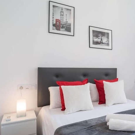 Imagen de la habitación del Hotel Apartamentos Alcazaba. Foto 8
