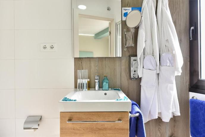 Imagen general del Hotel Apartamentos Bajamar. Foto 10