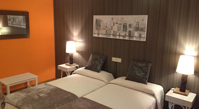 Imagen general del Hotel Apartamentos Barrau. Foto 7