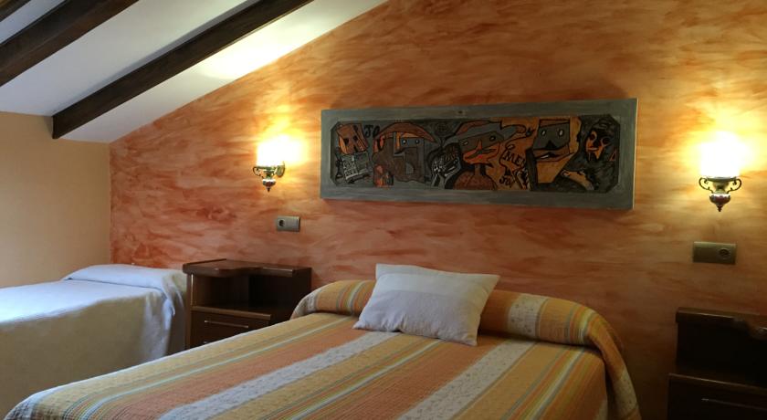 Imagen general del Hotel Apartamentos Barrau. Foto 9