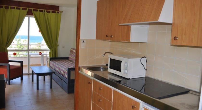 Imagen de la habitación del Hotel Apartamentos Baulomar. Foto 4