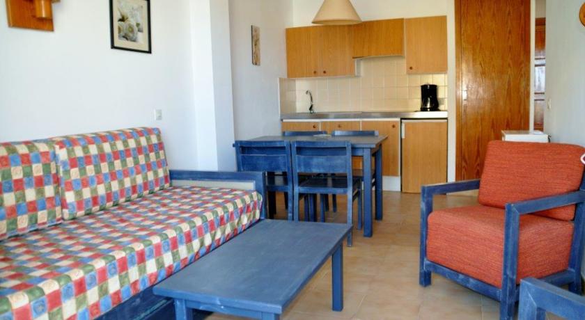 Imagen de la habitación del Hotel Apartamentos Baulomar. Foto 5