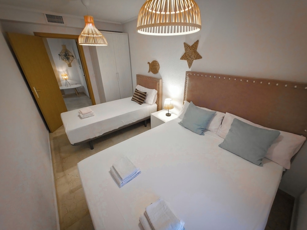 Imagen de la habitación del Hotel Apartamentos Blue Suites Alicante. Foto 2