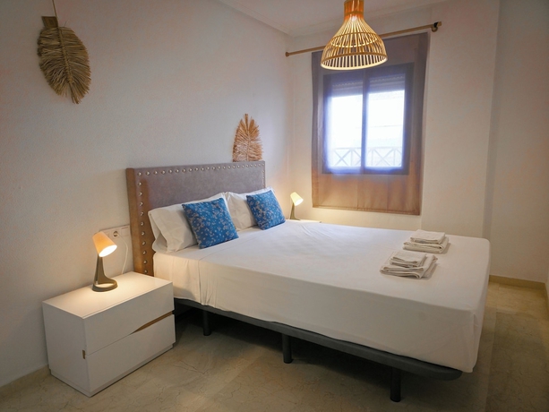 Imagen de la habitación del Hotel Apartamentos Blue Suites Alicante. Foto 3