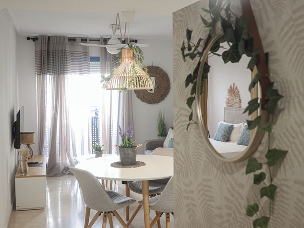 Imagen de la habitación del Hotel Apartamentos Blue Suites Alicante. Foto 12