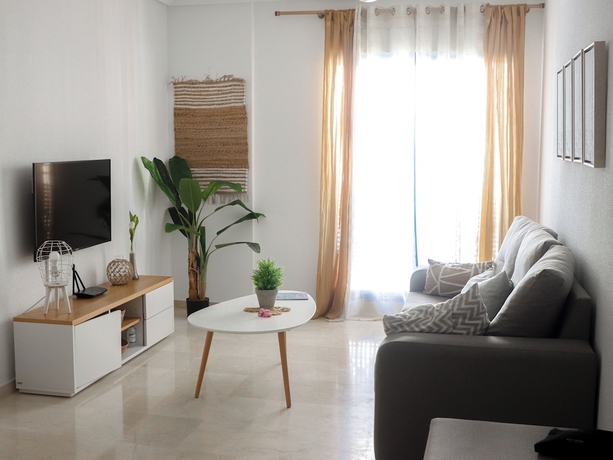 Imagen de la habitación del Hotel Apartamentos Blue Suites Alicante. Foto 13