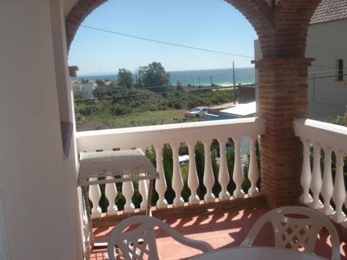 Imagen de la habitación del Hotel Apartamentos Bolonia Paraiso. Foto 10