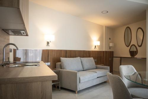 Imagen general del Hotel Apartamentos Buendia Suites - Torremolinos Centro. Foto 14