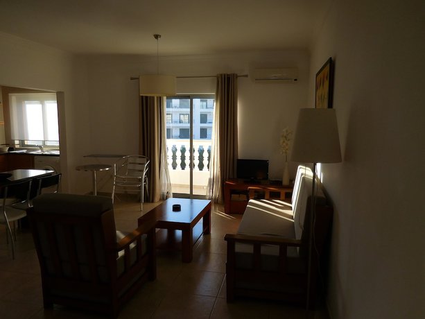Imagen de la habitación del Hotel Apartamentos Cabrita. Foto 16