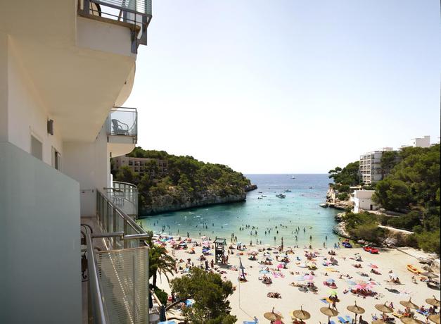 Imagen de los exteriores del Hotel Apartamentos Cala Santanyi. Foto 13