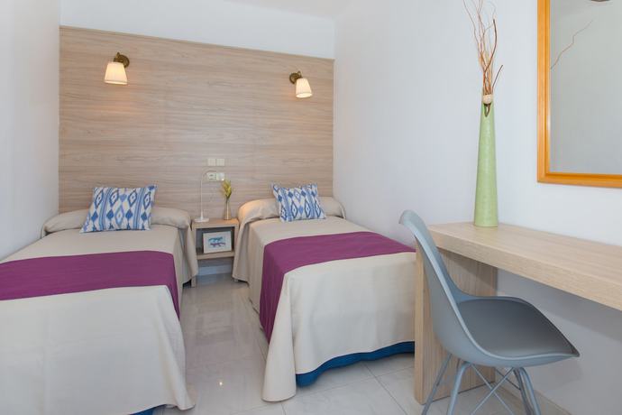 Imagen de la habitación del Hotel Apartamentos Calablanca. Foto 5