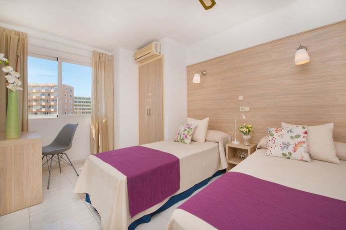 Imagen de la habitación del Hotel Apartamentos Calablanca. Foto 9