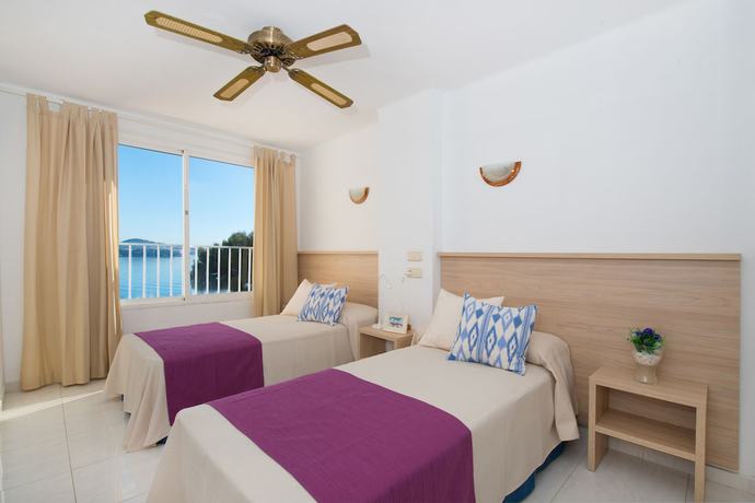 Imagen de la habitación del Hotel Apartamentos Calablanca. Foto 15