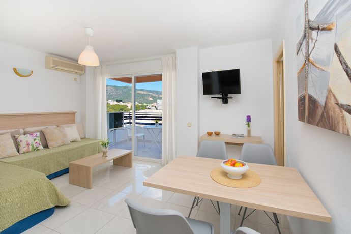 Imagen de la habitación del Hotel Apartamentos Calablanca. Foto 18