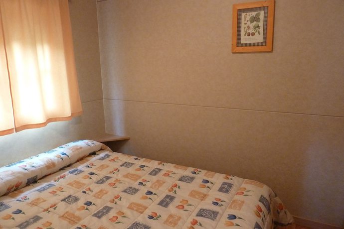 Imagen de la habitación del Hotel Apartamentos Camping La Barguilla. Foto 10