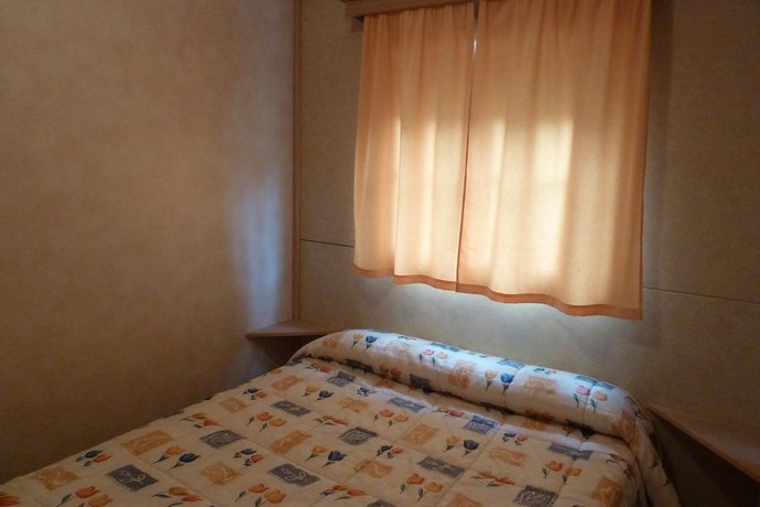 Imagen de la habitación del Hotel Apartamentos Camping La Barguilla. Foto 16