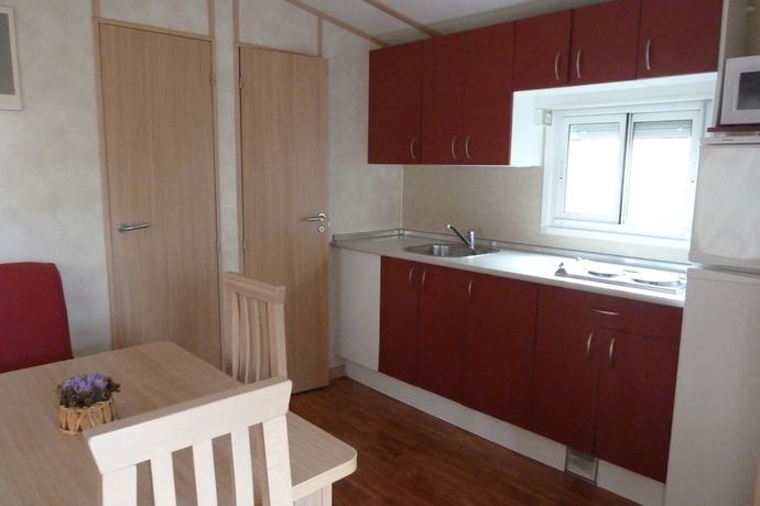 Imagen de la habitación del Hotel Apartamentos Camping La Barguilla. Foto 17