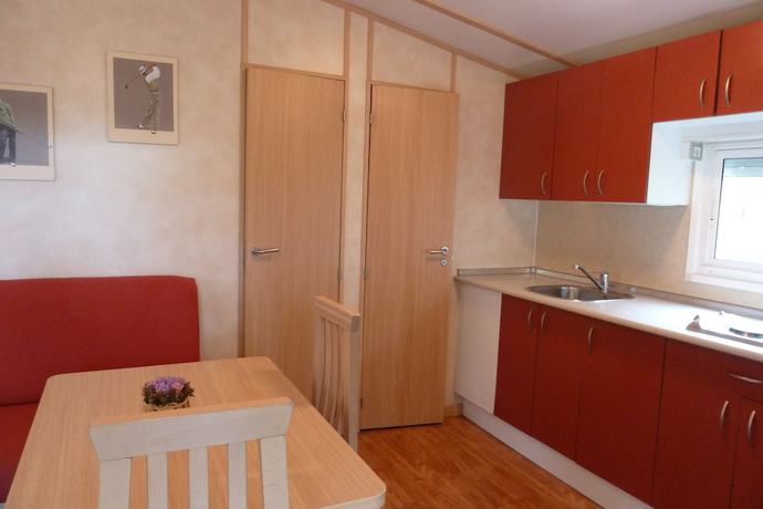 Imagen de la habitación del Hotel Apartamentos Camping La Barguilla. Foto 19