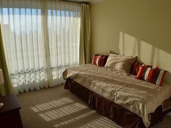 Imagen de la habitación del Hotel Apartamentos Capital Escuela Militar. Foto 4