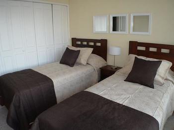 Imagen de la habitación del Hotel Apartamentos Capital Escuela Militar. Foto 5