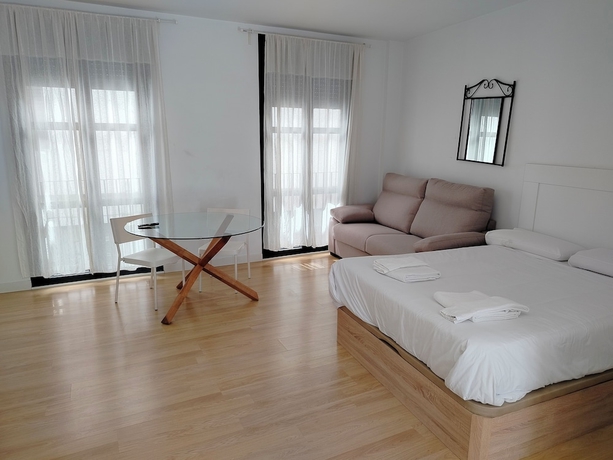 Imagen de la habitación del Hotel Apartamentos Centro Cordoba by MiRa. Foto 11