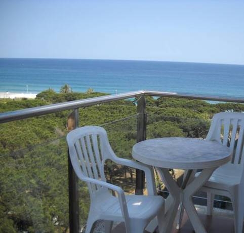 Imagen general del Hotel Apartamentos Chillon. Foto 8