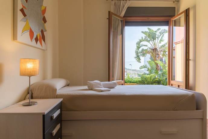 Imagen de la habitación del Hotel Apartamentos Costaluz Costa Esuri. Foto 2