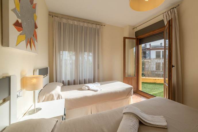 Imagen de la habitación del Hotel Apartamentos Costaluz Costa Esuri. Foto 5