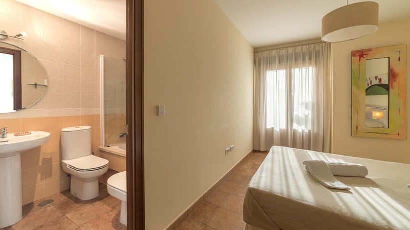 Imagen de la habitación del Hotel Apartamentos Costaluz Costa Esuri. Foto 11