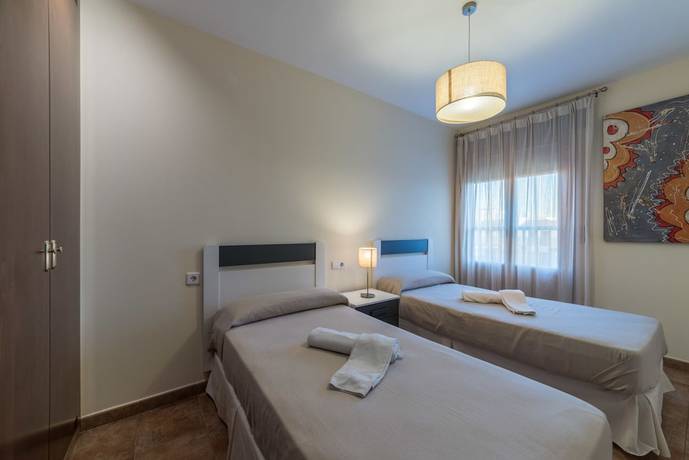 Imagen de la habitación del Hotel Apartamentos Costaluz Costa Esuri. Foto 19