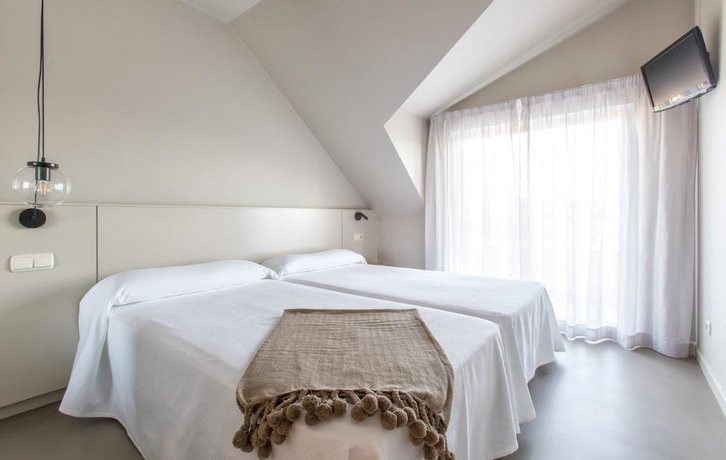 Imagen de la habitación del Hotel Apartamentos Dena. Foto 4