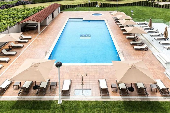 Imagen de la piscina del Hotel Apartamentos Dena. Foto 19