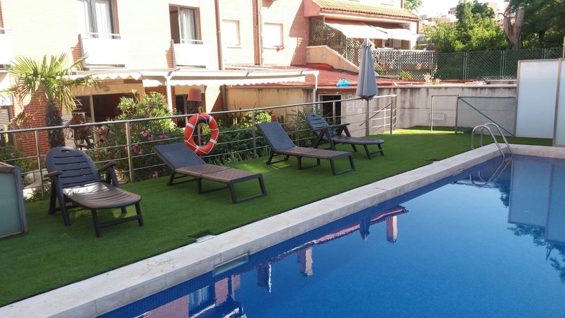 Imagen de la piscina del Hotel Apartamentos Don Juan I. Foto 10