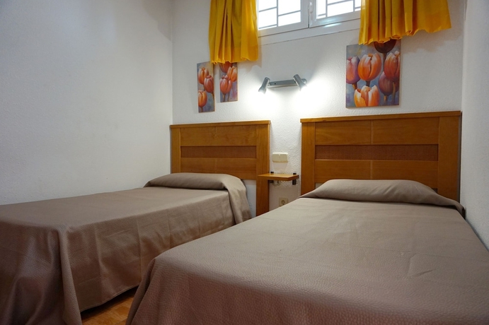 Imagen de la habitación del Hotel Apartamentos Ecuador. Foto 4