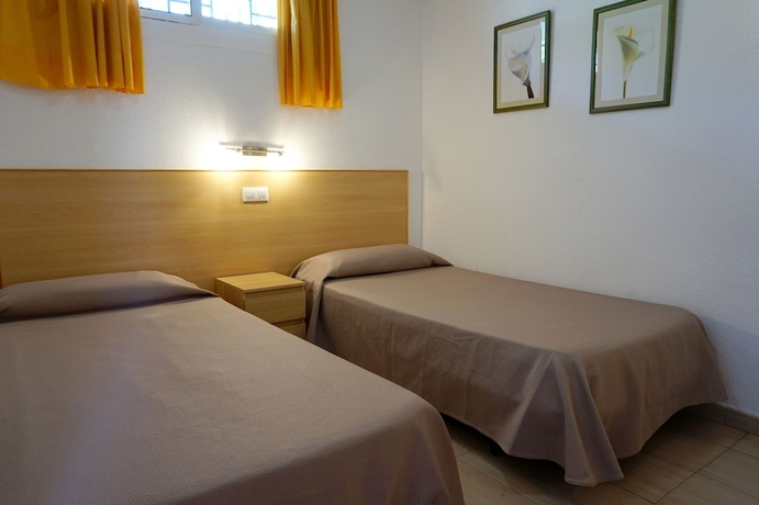 Imagen de la habitación del Hotel Apartamentos Ecuador. Foto 6