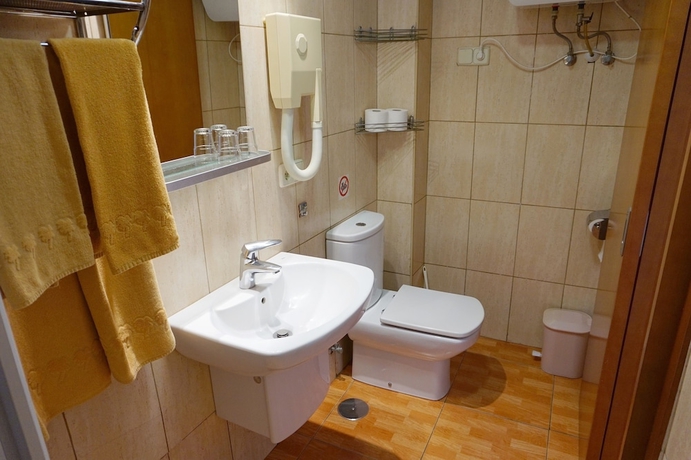 Imagen de la habitación del Hotel Apartamentos Ecuador. Foto 18