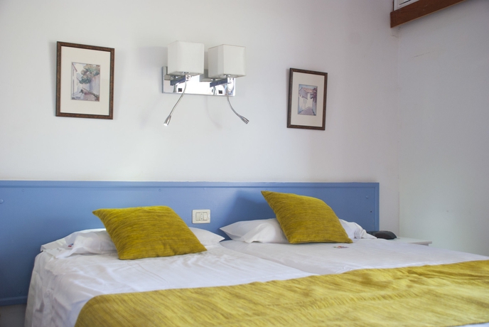 Imagen de la habitación del Hotel Apartamentos El Paseo. Foto 4