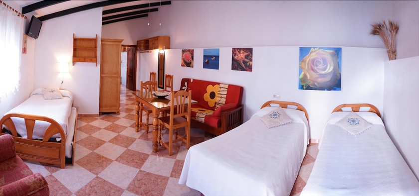 Imagen de la habitación del Hotel Apartamentos Embrujo De Azahar. Foto 4