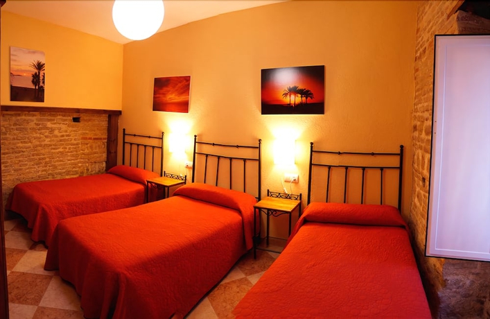 Imagen de la habitación del Hotel Apartamentos Embrujo De Azahar. Foto 10