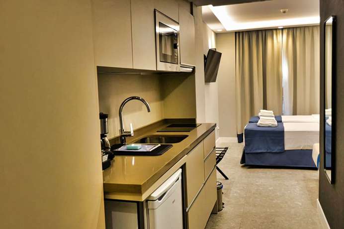 Imagen de la habitación del Hotel Apartamentos GBH Posidonia. Foto 8