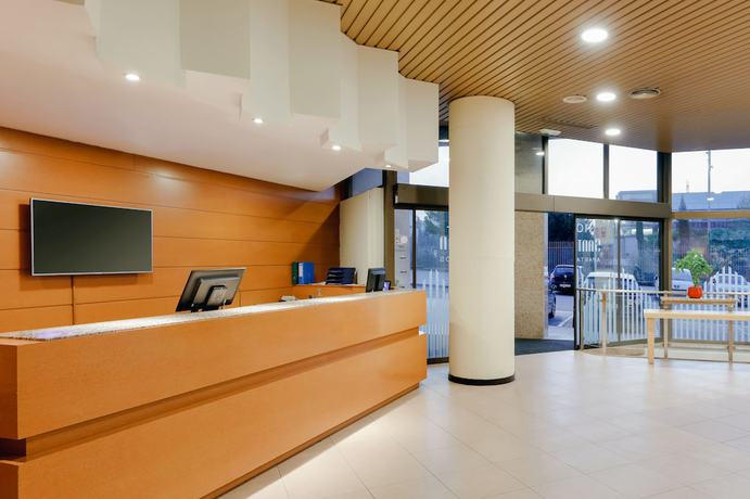 Imagen de los interiores del Hotel Apartamentos Hesperia Barcelona Sant Joan. Foto 19