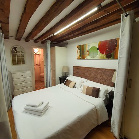 Imagen de la habitación del Hotel Apartamentos Huertas. Foto 6