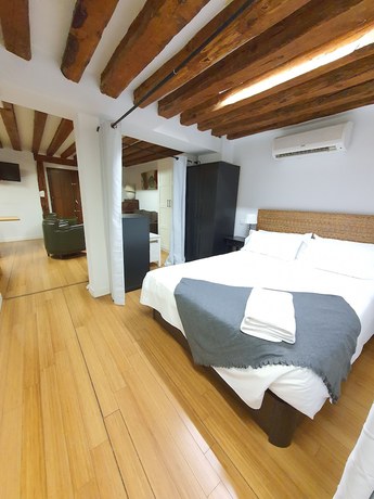 Imagen de la habitación del Hotel Apartamentos Huertas. Foto 14