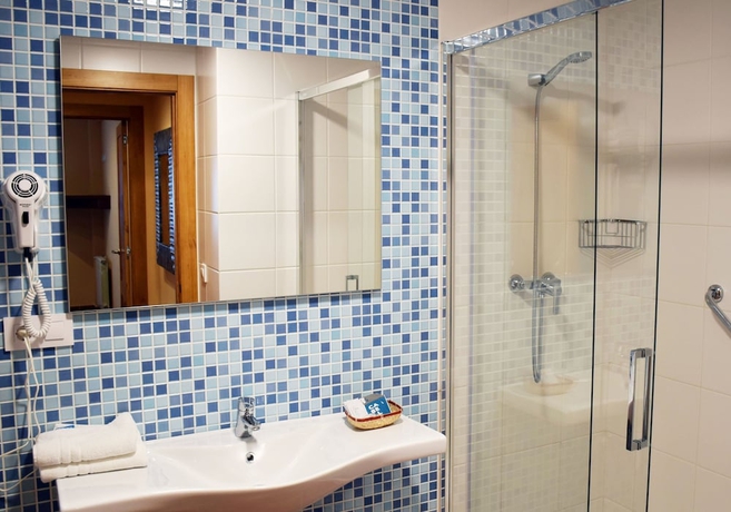 Imagen de la habitación del Hotel Apartamentos La Barzana. Foto 17