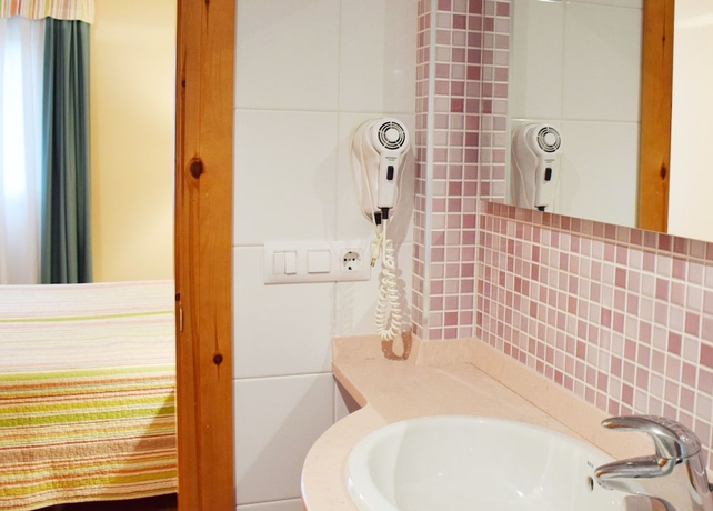 Imagen de la habitación del Hotel Apartamentos La Barzana. Foto 18