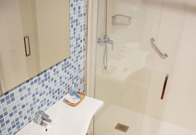 Imagen de la habitación del Hotel Apartamentos La Barzana. Foto 19