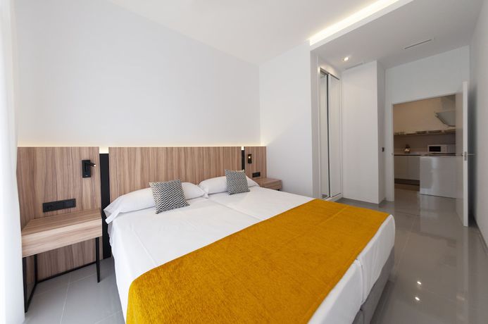 Imagen de la habitación del Hotel Apartamentos La Laguna. Foto 5